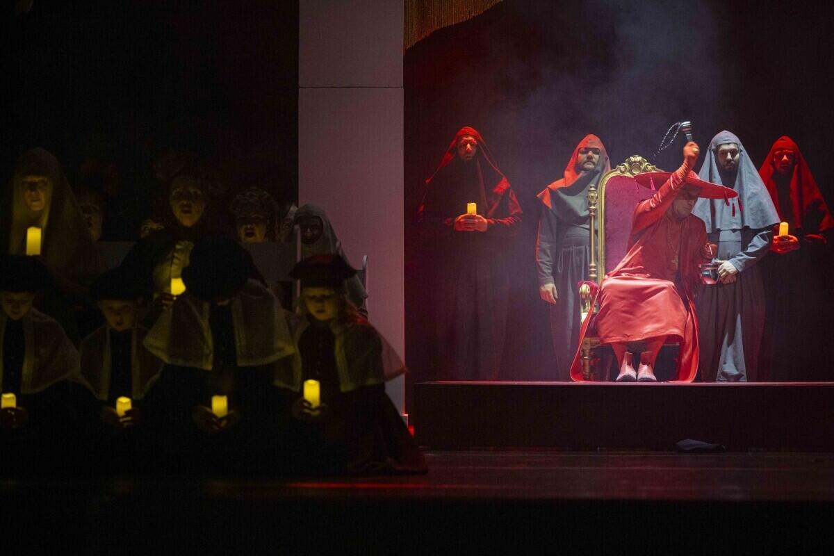 Slavná Pucciniho opera Tosca, foto: Artur Irma